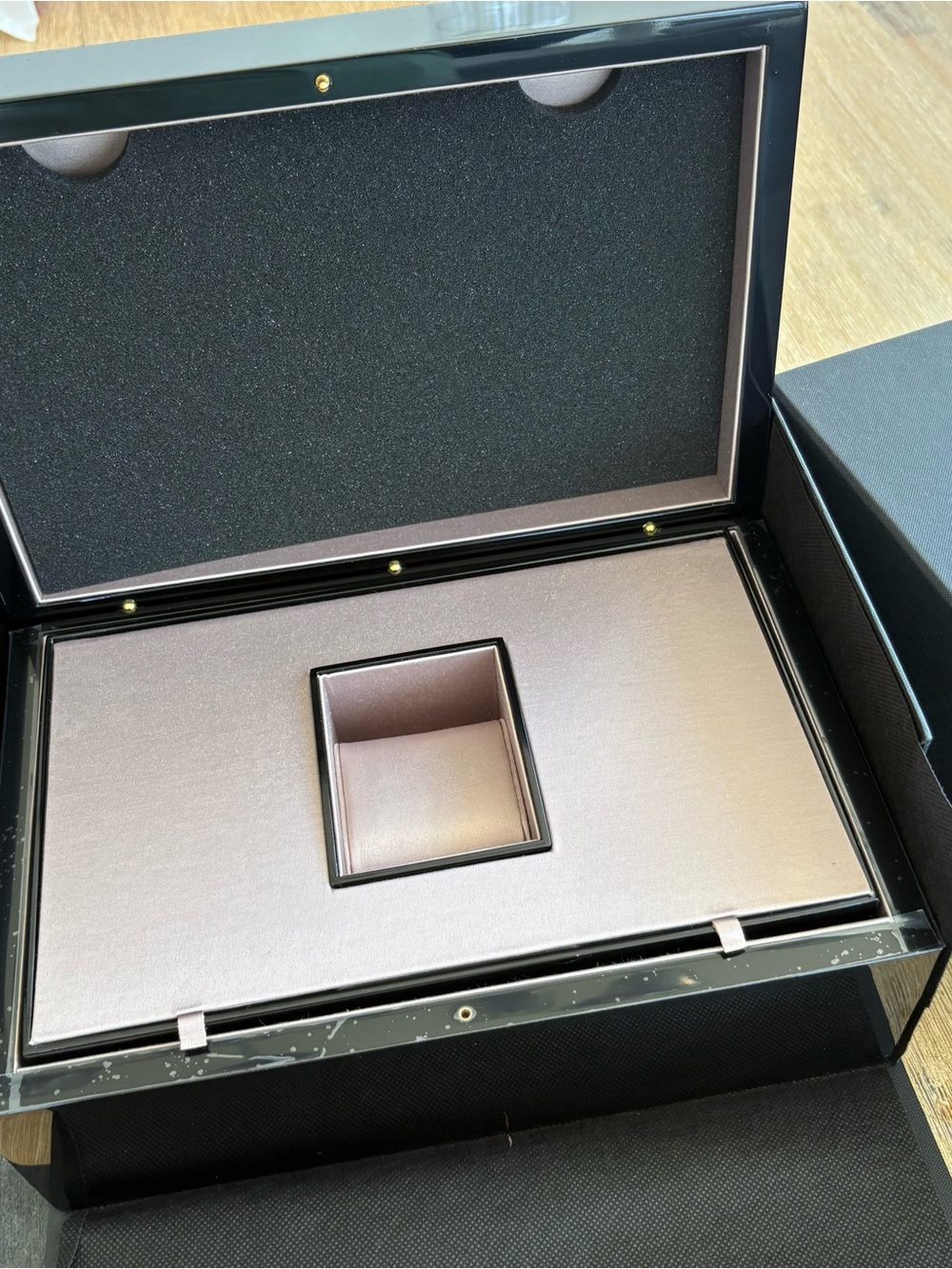 BVLGARI Black Lacquered Jewelry Box with Blush Interior - Picture 12 of 16